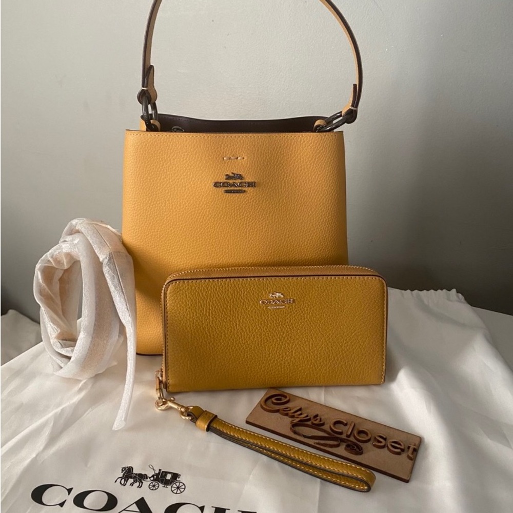 Coach Small Town Bucket bag  And  Wallet